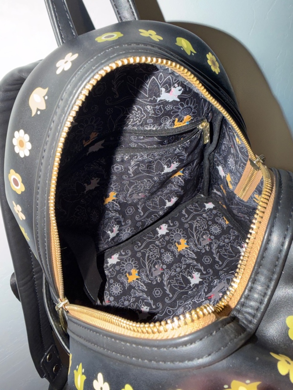 Very cute The Aristocats Black Mini Backpack from loungefly collection! - Picture 6 of 7
